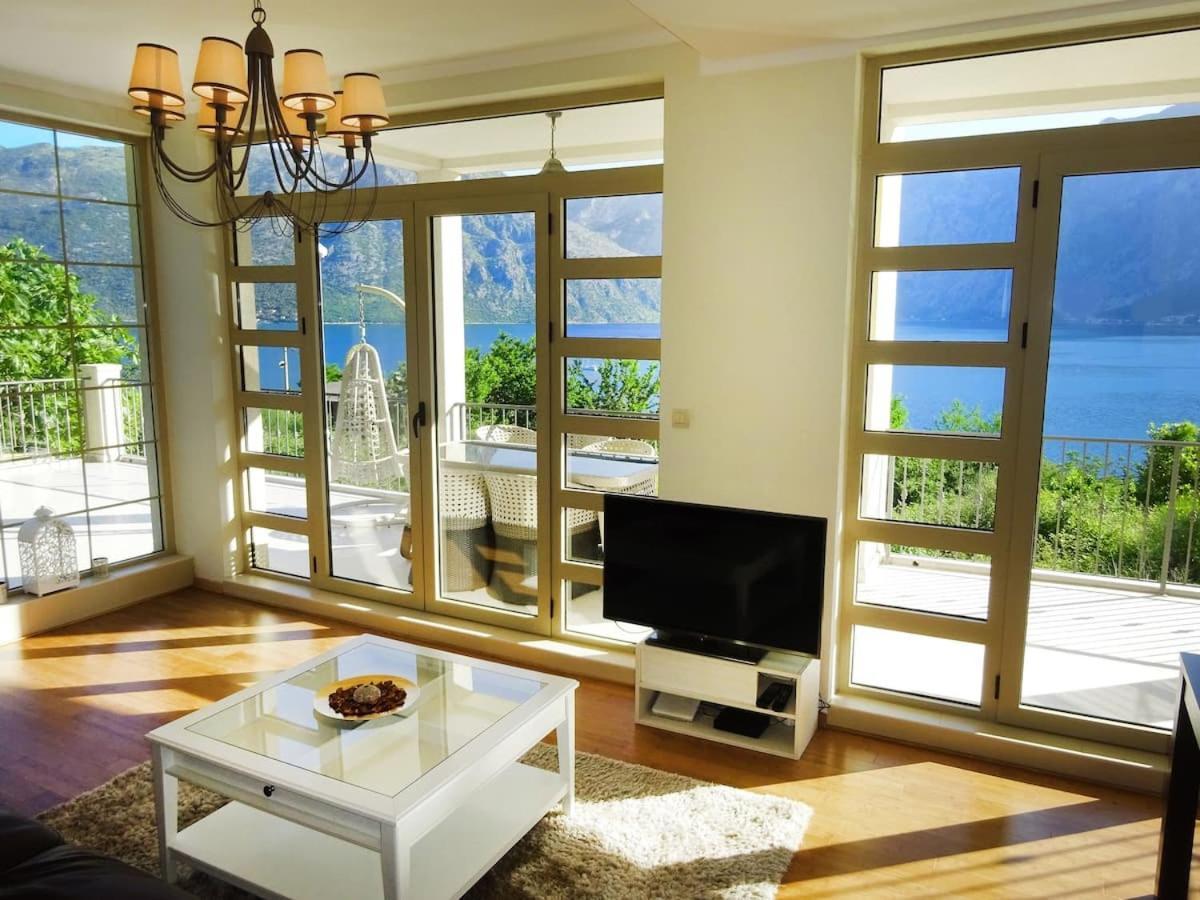 Blue Bay 2 Bedroom Apartment Prčanj Esterno foto